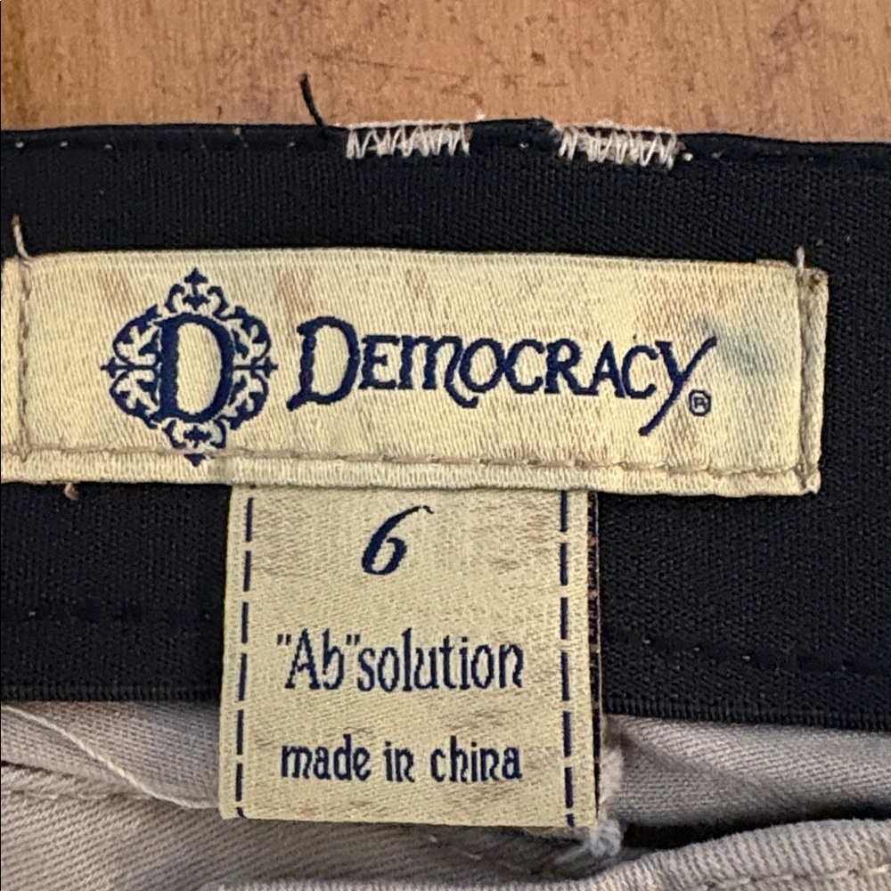 Democracy NWT AbSolution Beige Bermuda Shorts Size 6 - Picture 8 of 11